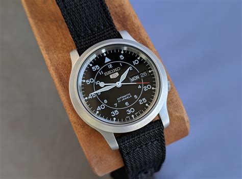 seiko snk809 specs.